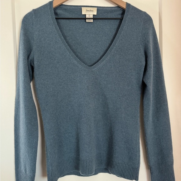 Neiman Marcus cashmere top - Picture 1 of 3
